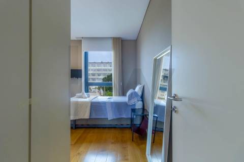 Apartamento T3 Duplex com Vista Mar Direta, 4 Suítes, 173 m² úteis  Condomínio Premium