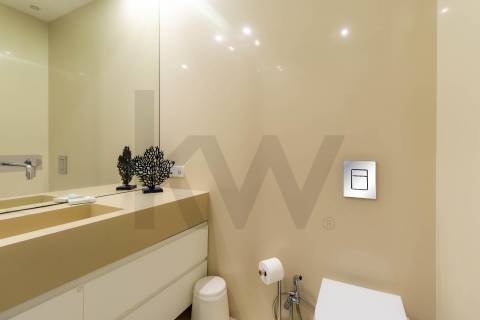 Apartamento T3 Duplex com Vista Mar Direta, 4 Suítes, 173 m² úteis  Condomínio Premium