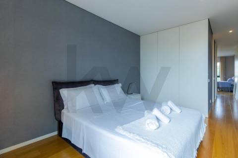 Apartamento T3 Duplex com Vista Mar Direta, 4 Suítes, 173 m² úteis  Condomínio Premium