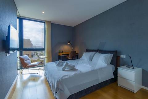 Apartamento T3 Duplex com Vista Mar Direta, 4 Suítes, 173 m² úteis  Condomínio Premium