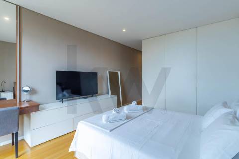 Apartamento T3 Duplex com Vista Mar Direta, 4 Suítes, 173 m² úteis  Condomínio Premium