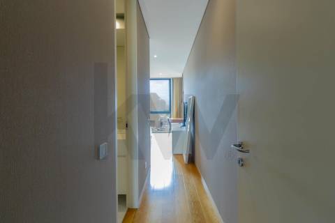 Apartamento T3 Duplex com Vista Mar Direta, 4 Suítes, 173 m² úteis  Condomínio Premium