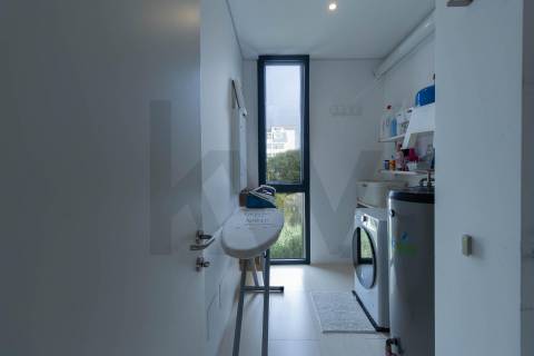 Apartamento T3 Duplex com Vista Mar Direta, 4 Suítes, 173 m² úteis  Condomínio Premium