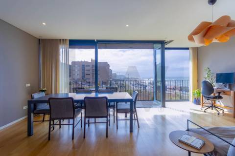 Apartamento T3 Duplex com Vista Mar Direta, 4 Suítes, 173 m² úteis  Condomínio Premium