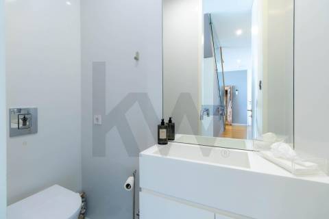 Apartamento T3 Duplex com Vista Mar Direta, 4 Suítes, 173 m² úteis  Condomínio Premium