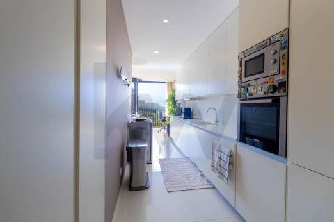 Apartamento T3 Duplex com Vista Mar Direta, 4 Suítes, 173 m² úteis  Condomínio Premium