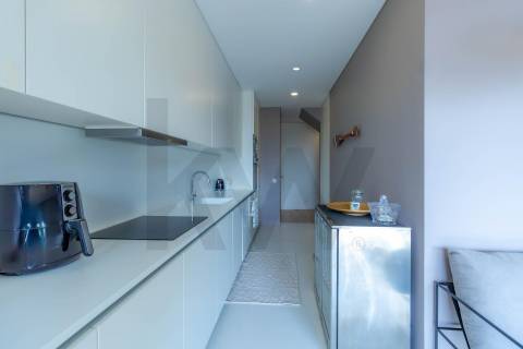 Apartamento T3 Duplex com Vista Mar Direta, 4 Suítes, 173 m² úteis  Condomínio Premium