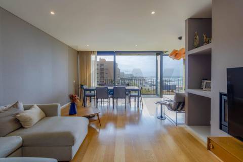 Apartamento T3 Duplex com Vista Mar Direta, 4 Suítes, 173 m² úteis  Condomínio Premium