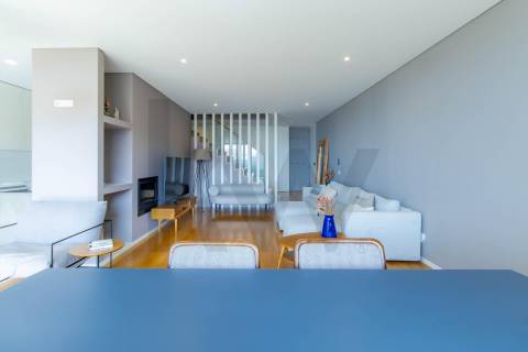 Apartamento T3 Duplex com Vista Mar Direta, 4 Suítes, 173 m² úteis  Condomínio Premium