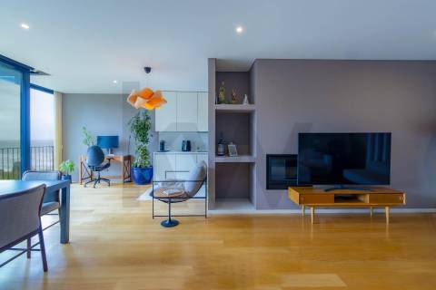 Apartamento T3 Duplex com Vista Mar Direta, 4 Suítes, 173 m² úteis  Condomínio Premium