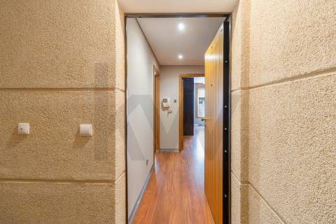 Apartamento T3 Duplex com Vista Mar Direta, 4 Suítes, 173 m² úteis  Condomínio Premium