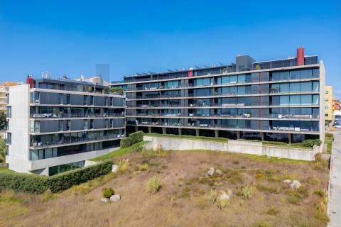 Apartamento T3 Duplex com Vista Mar Direta, 4 Suítes, 173 m² úteis  Condomínio Premium