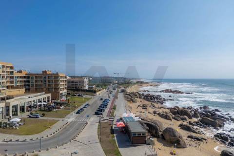 Apartamento T3 Duplex com Vista Mar Direta, 4 Suítes, 173 m² úteis  Condomínio Premium