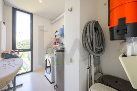 Apartamento T3 Duplex com Vista Mar Direta, 4 Suítes, 173 m² úteis  Condomínio Premium