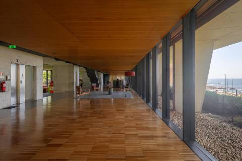 Apartamento T3 Duplex com Vista Mar Direta, 4 Suítes, 173 m² úteis  Condomínio Premium