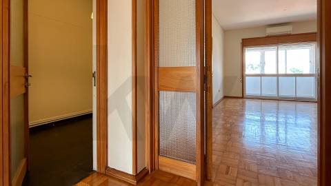 Elegante e charmoso T2+1 no Centro da Cidade do Porto (Arq. Márcio Freitas)