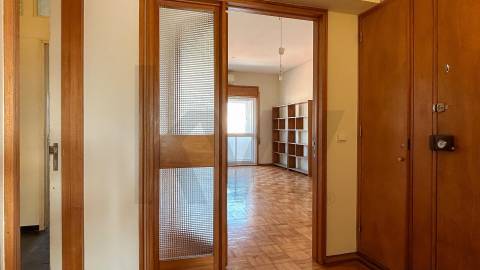 Elegante e charmoso T2+1 no Centro da Cidade do Porto (Arq. Márcio Freitas)