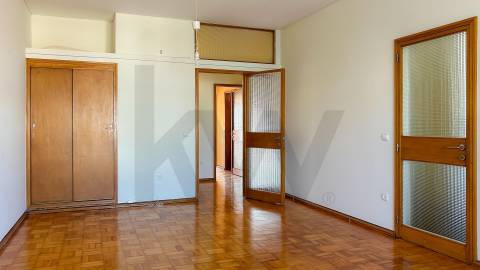 Elegante e charmoso T2+1 no Centro da Cidade do Porto (Arq. Márcio Freitas)