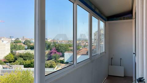 Elegante e charmoso T2+1 no Centro da Cidade do Porto (Arq. Márcio Freitas)