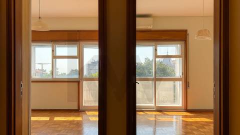 Elegante e charmoso T2+1 no Centro da Cidade do Porto (Arq. Márcio Freitas)