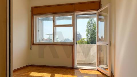 Elegante e charmoso T2+1 no Centro da Cidade do Porto (Arq. Márcio Freitas)