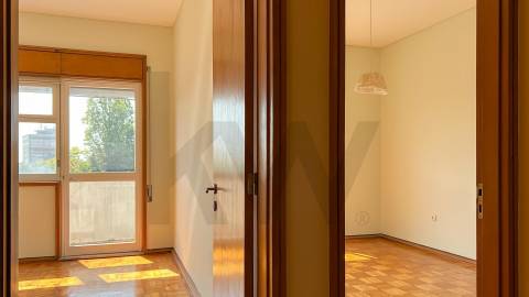 Elegante e charmoso T2+1 no Centro da Cidade do Porto (Arq. Márcio Freitas)