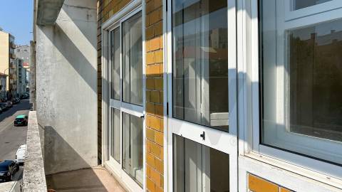 Elegante e charmoso T2+1 no Centro da Cidade do Porto (Arq. Márcio Freitas)