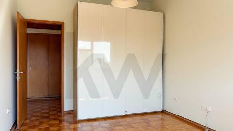 Elegante e charmoso T2+1 no Centro da Cidade do Porto (Arq. Márcio Freitas)