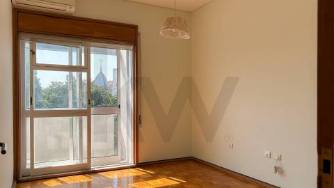 Elegante e charmoso T2+1 no Centro da Cidade do Porto (Arq. Márcio Freitas)