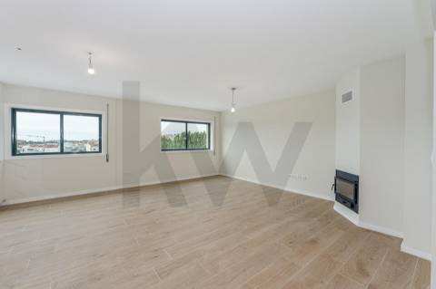 T2 luminoso com lugar de garagem – Valongo, Porto