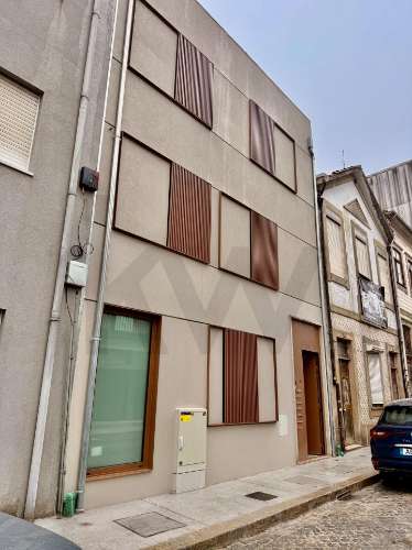 Investidores Apartamento T2 novo com varanda junto à Constituição