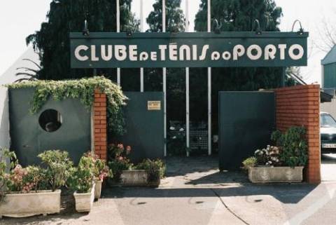 Investidores Apartamento T2 novo com varanda junto à Constituição