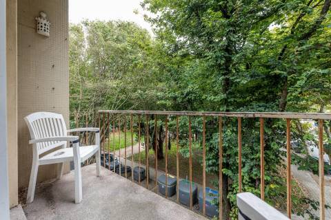 Apartamento com varandas, em frente à Praça de Liége, na Foz do Douro