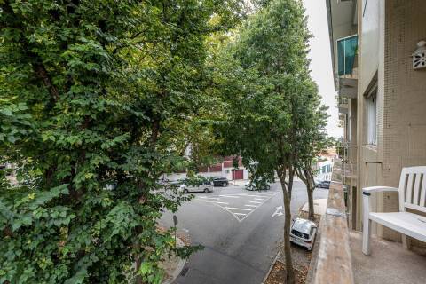 Apartamento com varandas, em frente à Praça de Liége, na Foz do Douro
