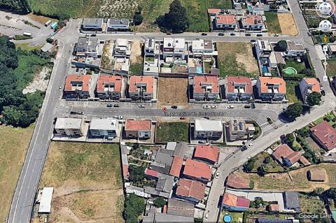 TERRENO COM PROJETO APROVADO  »»»  Construa Já a Sua Moradia na Maia