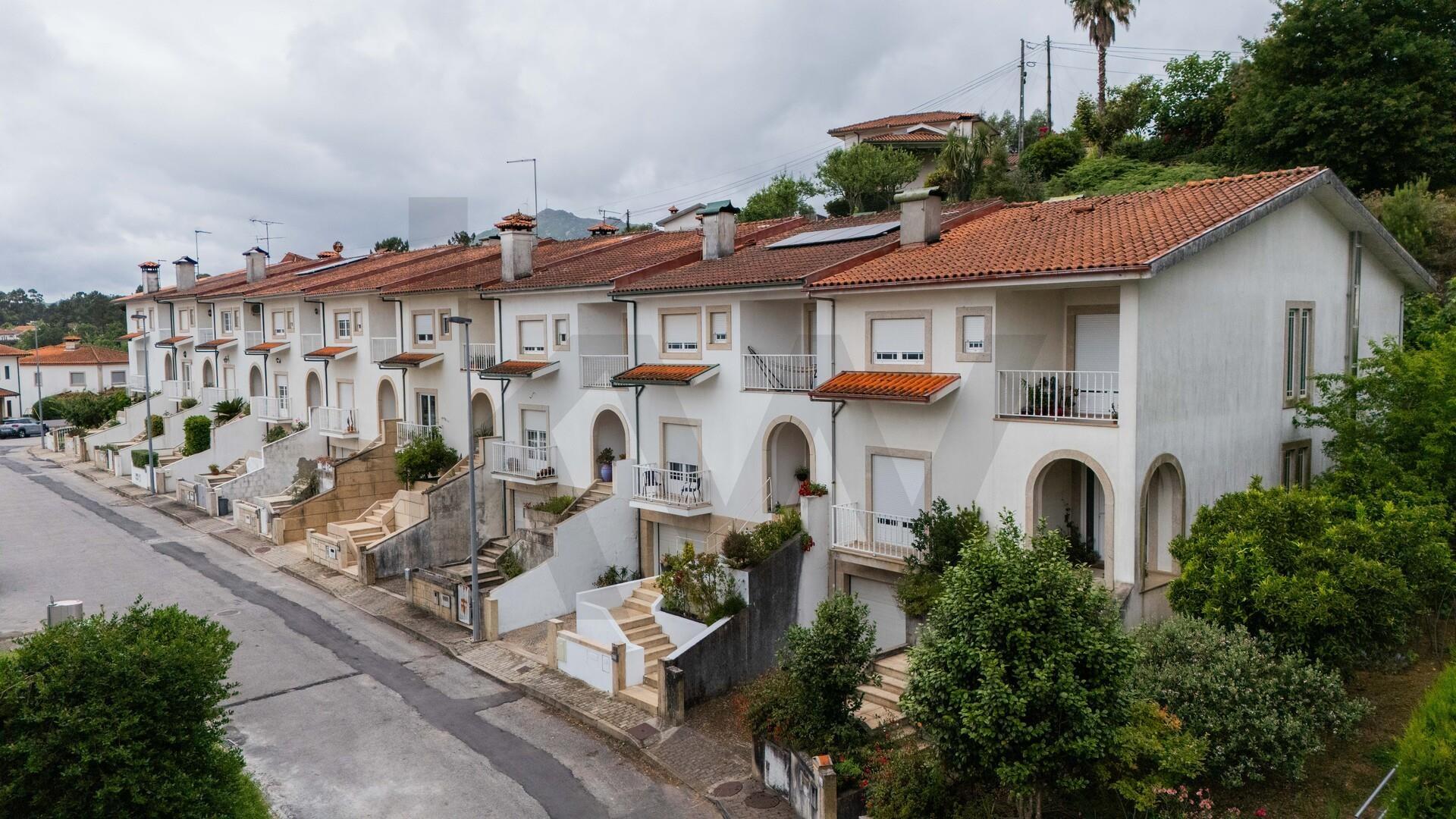 Moradia T4 no Centro de Cabeceiras de Basto