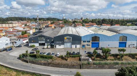 Pavilhão Industrial para Arrendamento em Guifões