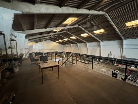 Pavilhão Industrial para Arrendamento em Guifões