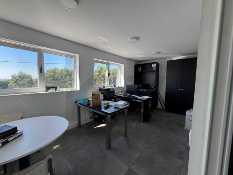 Pavilhão Industrial para Arrendamento em Guifões