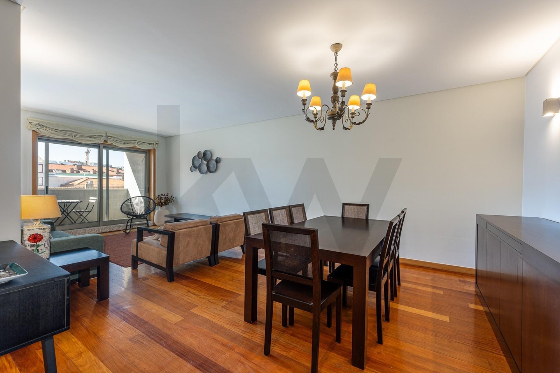 Apartamento T3 com varanda e garagem em Matosinhos