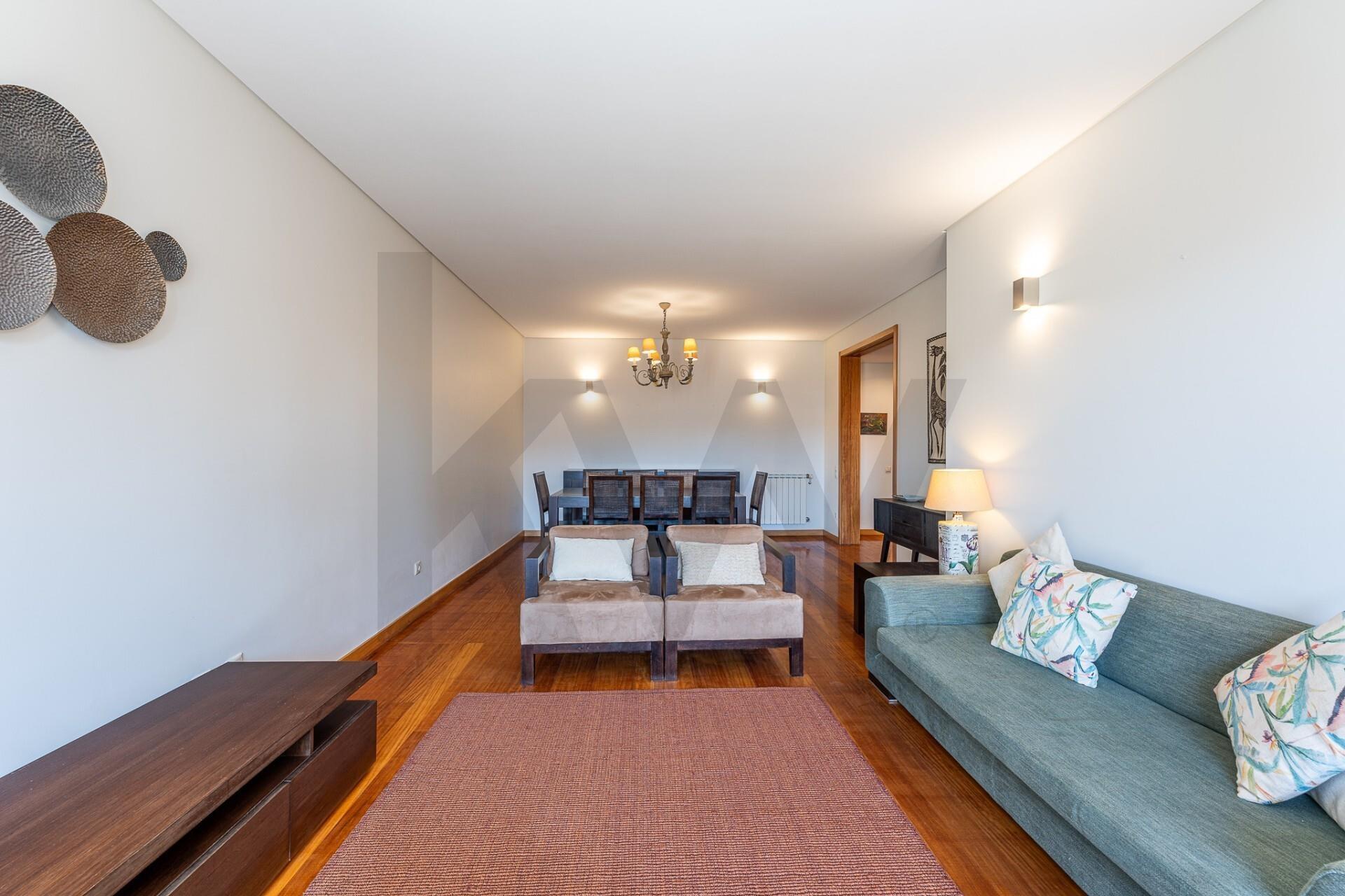Apartamento T3 com varanda e garagem em Matosinhos