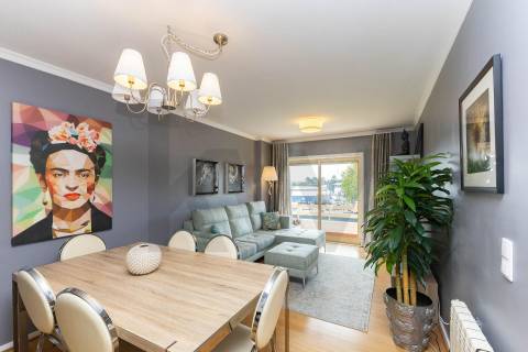 T2 Dúplex Renovado com Garagem, Varandas  a 200 m do Metro de Fânzeres