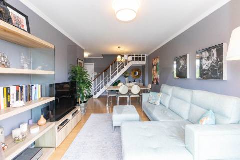 T2 Dúplex Renovado com Garagem, Varandas  a 200 m do Metro de Fânzeres