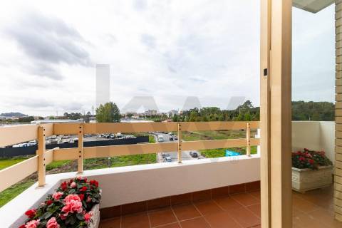 T2 Dúplex Renovado com Garagem, Varandas  a 200 m do Metro de Fânzeres