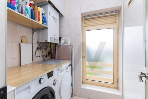 T2 Dúplex Renovado com Garagem, Varandas  a 200 m do Metro de Fânzeres