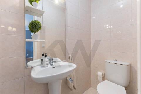 T2 Dúplex Renovado com Garagem, Varandas  a 200 m do Metro de Fânzeres