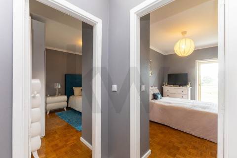 T2 Dúplex Renovado com Garagem, Varandas  a 200 m do Metro de Fânzeres