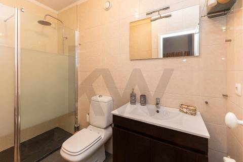 T2 Dúplex Renovado com Garagem, Varandas  a 200 m do Metro de Fânzeres