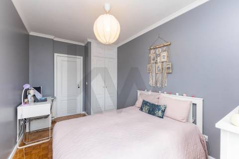 T2 Dúplex Renovado com Garagem, Varandas  a 200 m do Metro de Fânzeres