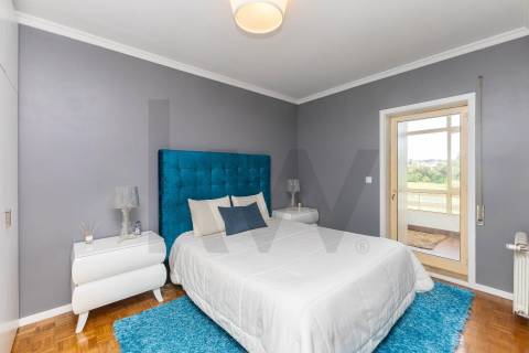 T2 Dúplex Renovado com Garagem, Varandas  a 200 m do Metro de Fânzeres